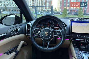 Позашляховик / Кросовер Porsche Cayenne 2016 в 