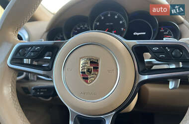 Позашляховик / Кросовер Porsche Cayenne 2016 в 
