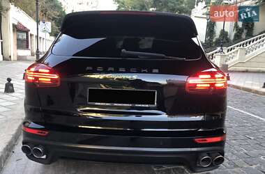 Внедорожник / Кроссовер Porsche Cayenne 2015 в 