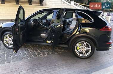 Внедорожник / Кроссовер Porsche Cayenne 2015 в 