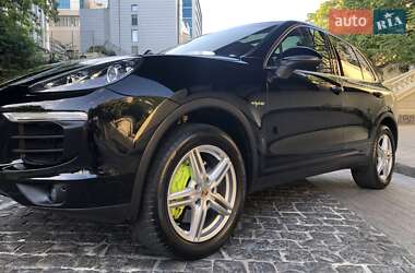 Внедорожник / Кроссовер Porsche Cayenne 2015 в 