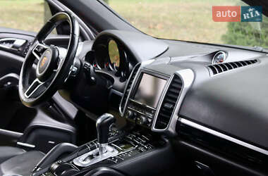 Позашляховик / Кросовер Porsche Cayenne 2015 в 
