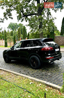 Позашляховик / Кросовер Porsche Cayenne 2015 в 