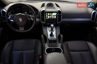 Позашляховик / Кросовер Porsche Cayenne 2012 в 
