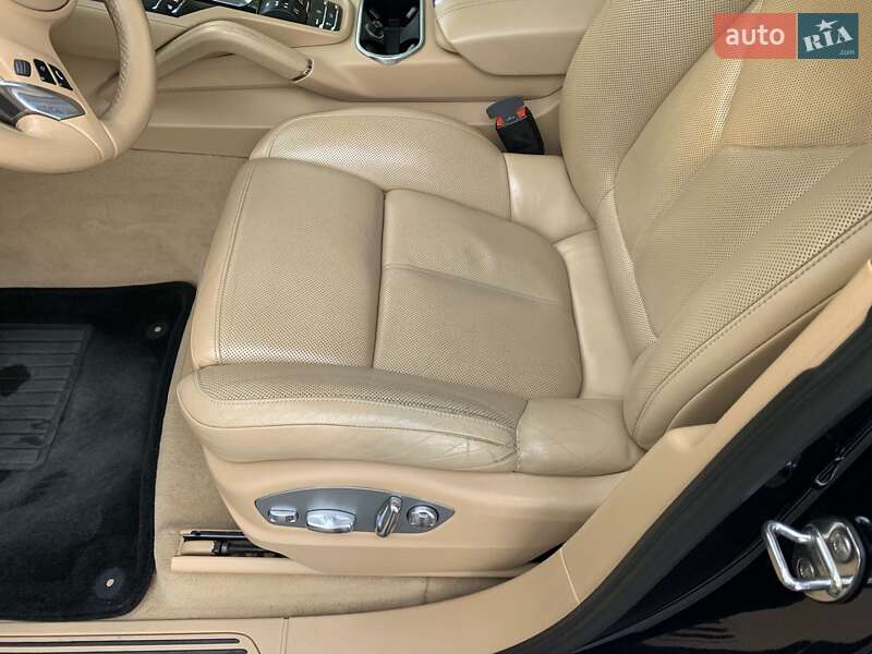 Позашляховик / Кросовер Porsche Cayenne 2011 в Кам'янському