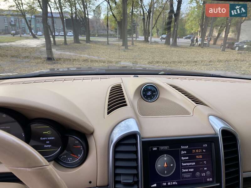 Позашляховик / Кросовер Porsche Cayenne 2011 в Кам'янському