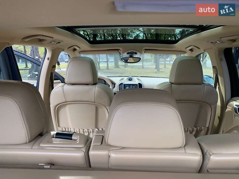 Позашляховик / Кросовер Porsche Cayenne 2011 в Кам'янському