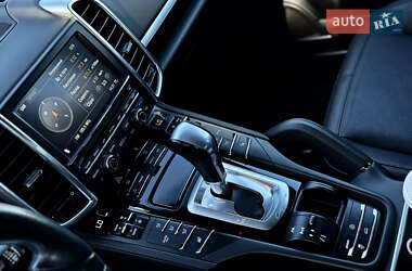 Позашляховик / Кросовер Porsche Cayenne 2012 в 