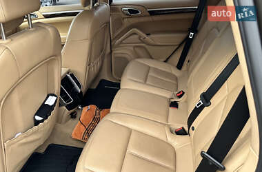 Внедорожник / Кроссовер Porsche Cayenne 2012 в 