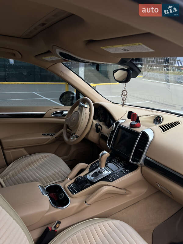 Позашляховик / Кросовер Porsche Cayenne 2014 в Сумах