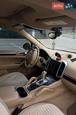 Внедорожник / Кроссовер Porsche Cayenne 2014 в 