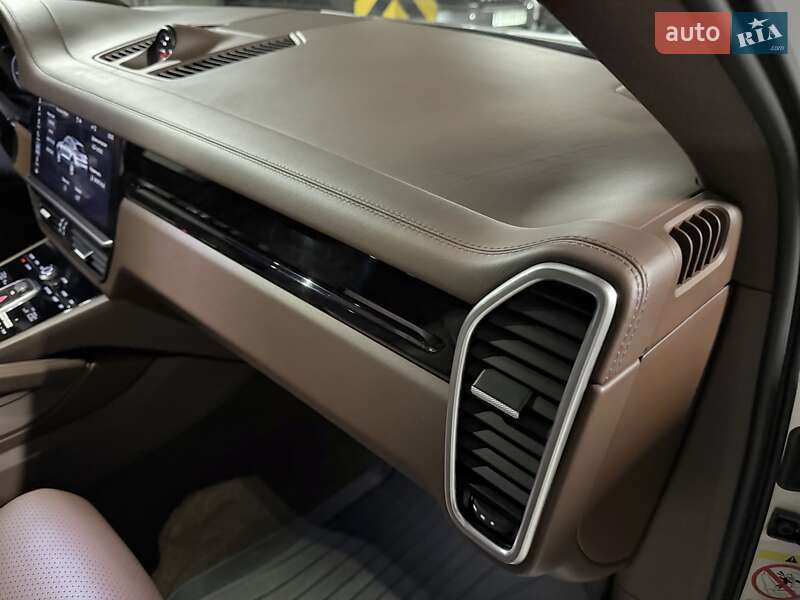 Позашляховик / Кросовер Porsche Cayenne 2019 в Дніпрі