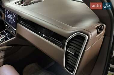 Внедорожник / Кроссовер Porsche Cayenne 2019 в 