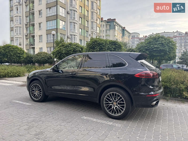 Внедорожник / Кроссовер Porsche Cayenne 2015 в Косове