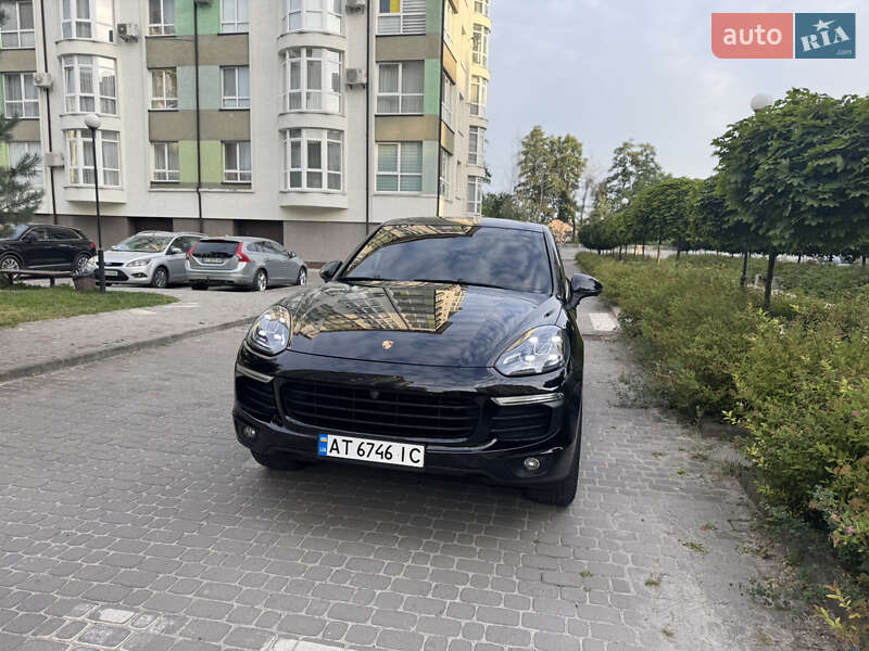 Внедорожник / Кроссовер Porsche Cayenne 2015 в Косове