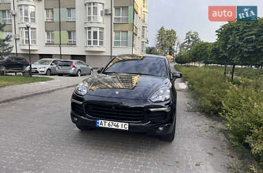 Позашляховик / Кросовер Porsche Cayenne 2015 в 