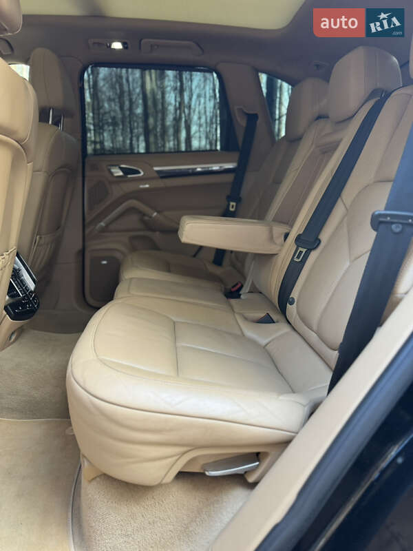Внедорожник / Кроссовер Porsche Cayenne 2015 в Косове