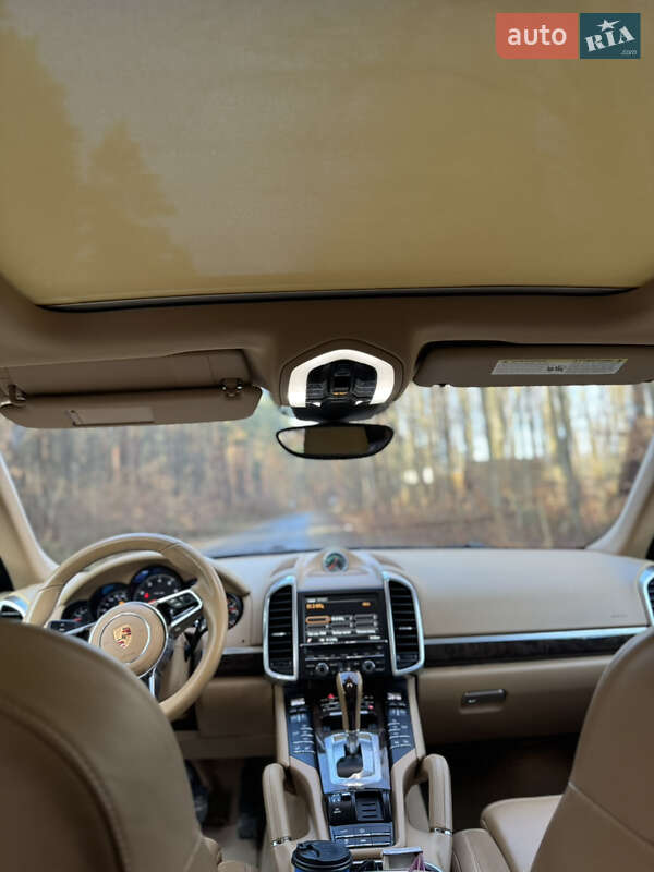 Внедорожник / Кроссовер Porsche Cayenne 2015 в Косове