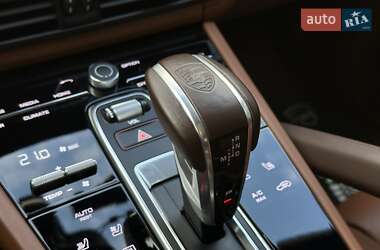 Позашляховик / Кросовер Porsche Cayenne 2020 в 