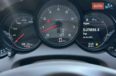 Позашляховик / Кросовер Porsche Cayenne 2012 в 