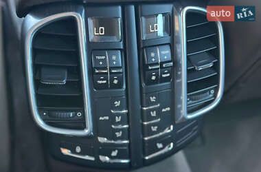 Позашляховик / Кросовер Porsche Cayenne 2012 в 