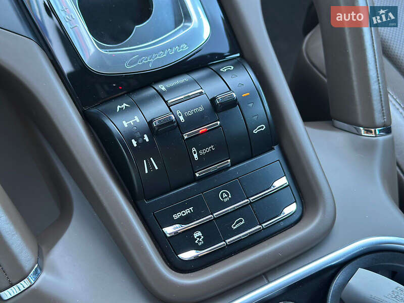Позашляховик / Кросовер Porsche Cayenne 2012 в Києві