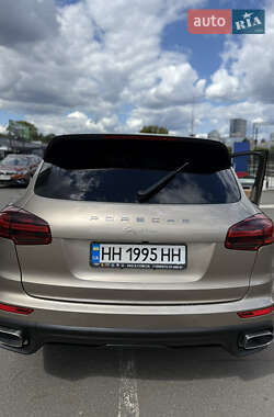 Позашляховик / Кросовер Porsche Cayenne 2015 в 