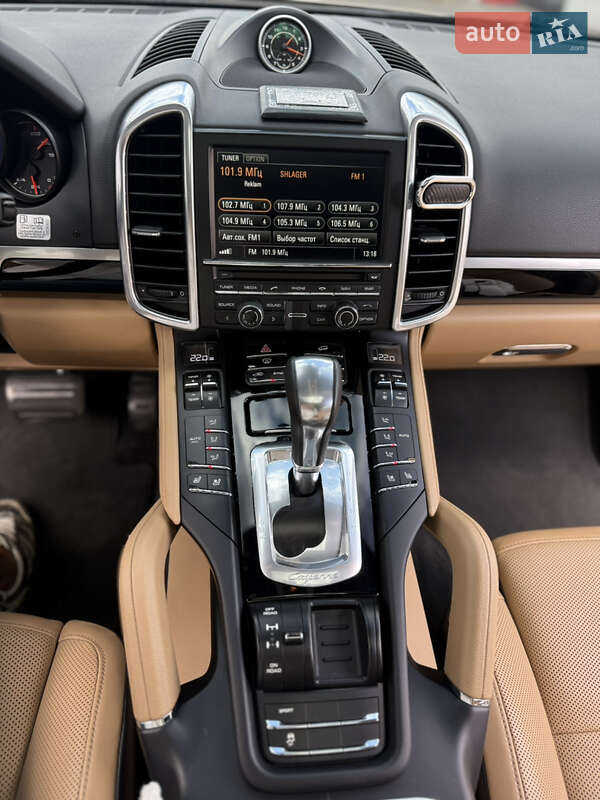 Позашляховик / Кросовер Porsche Cayenne 2015 в Києві