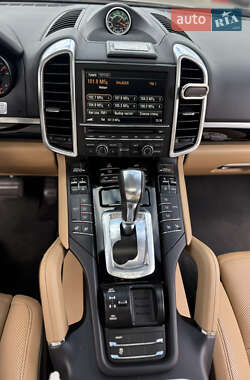 Позашляховик / Кросовер Porsche Cayenne 2015 в 