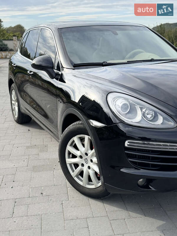 Позашляховик / Кросовер Porsche Cayenne 2011 в Хусті