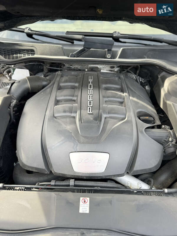 Позашляховик / Кросовер Porsche Cayenne 2011 в Хусті