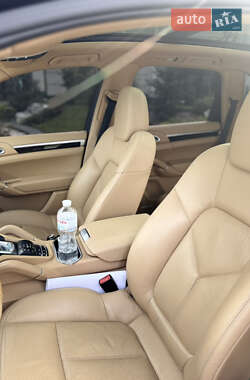 Внедорожник / Кроссовер Porsche Cayenne 2011 в 