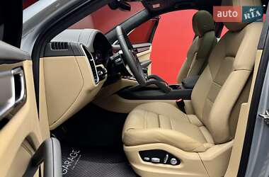 Позашляховик / Кросовер Porsche Cayenne 2020 в 