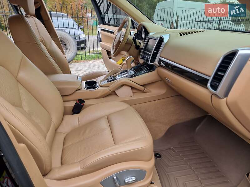 Внедорожник / Кроссовер Porsche Cayenne 2013 в Смеле