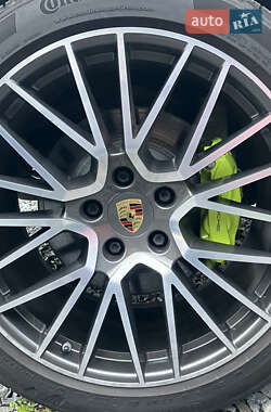 Внедорожник / Кроссовер Porsche Cayenne 2019 в 