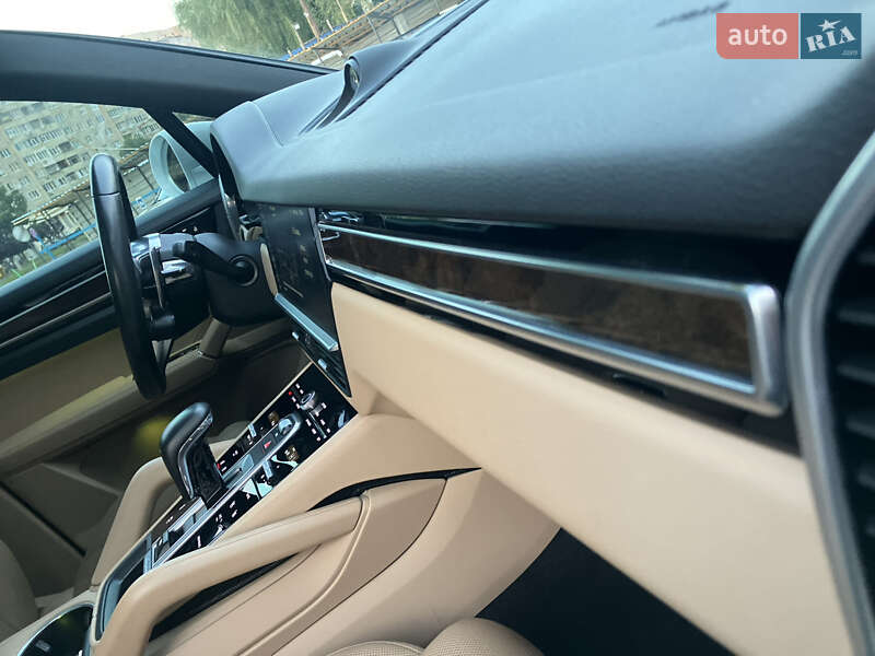 Внедорожник / Кроссовер Porsche Cayenne 2019 в Львове