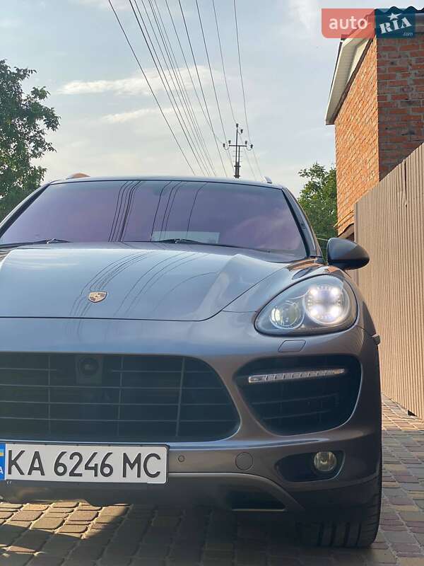 Позашляховик / Кросовер Porsche Cayenne 2010 в Києві