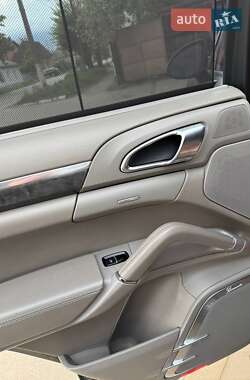 Позашляховик / Кросовер Porsche Cayenne 2010 в 