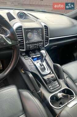 Внедорожник / Кроссовер Porsche Cayenne 2013 в 