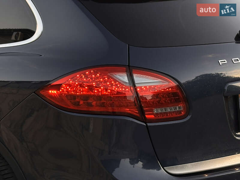Внедорожник / Кроссовер Porsche Cayenne 2011 в Тернополе