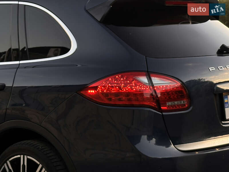 Внедорожник / Кроссовер Porsche Cayenne 2011 в Тернополе
