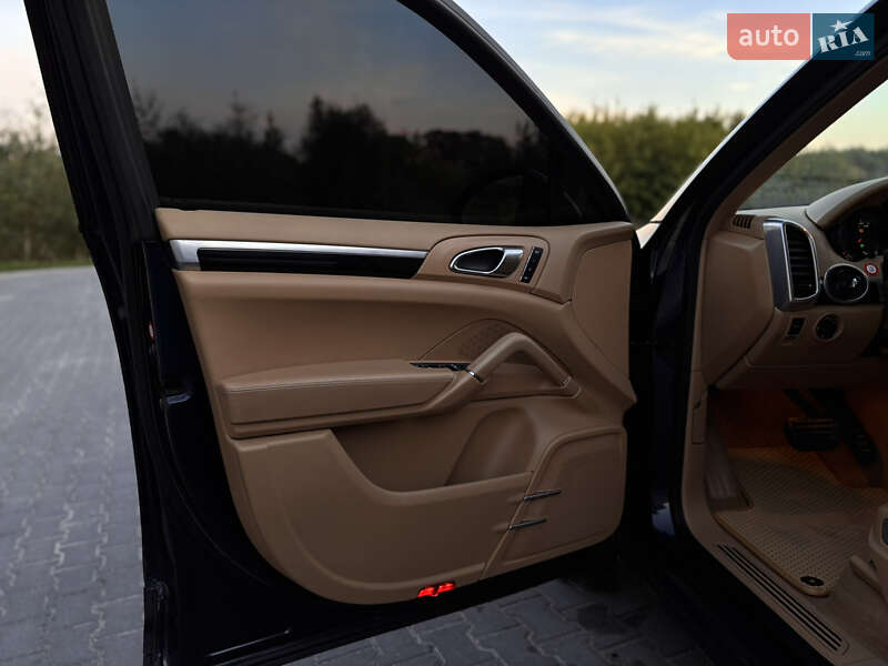 Внедорожник / Кроссовер Porsche Cayenne 2011 в Тернополе