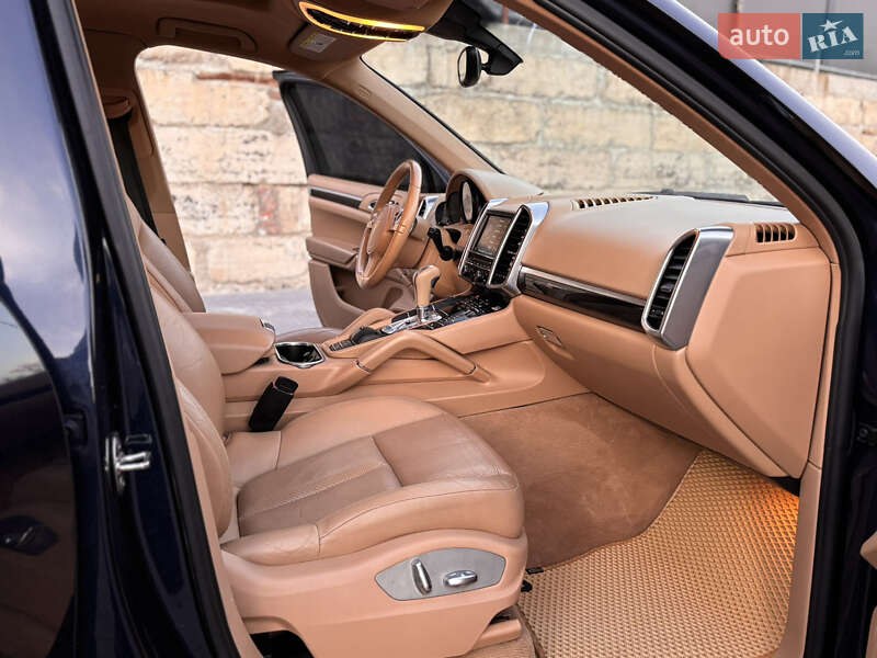 Внедорожник / Кроссовер Porsche Cayenne 2011 в Тернополе