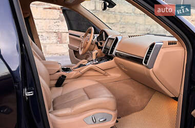 Внедорожник / Кроссовер Porsche Cayenne 2011 в 