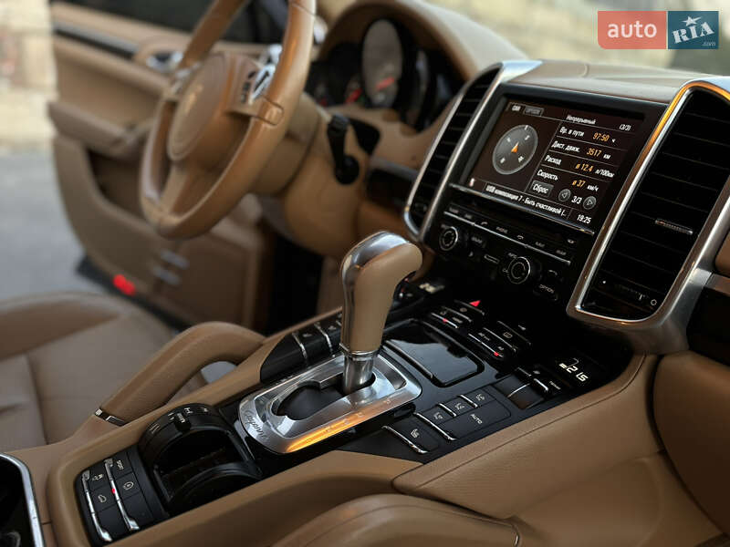 Внедорожник / Кроссовер Porsche Cayenne 2011 в Тернополе