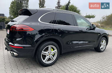 Позашляховик / Кросовер Porsche Cayenne 2015 в 