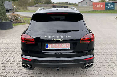 Позашляховик / Кросовер Porsche Cayenne 2015 в 