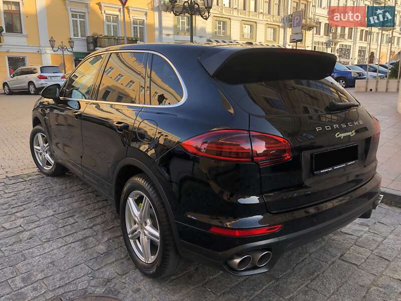 Позашляховик / Кросовер Porsche Cayenne 2015 в Одесі