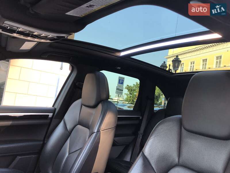 Позашляховик / Кросовер Porsche Cayenne 2015 в Одесі