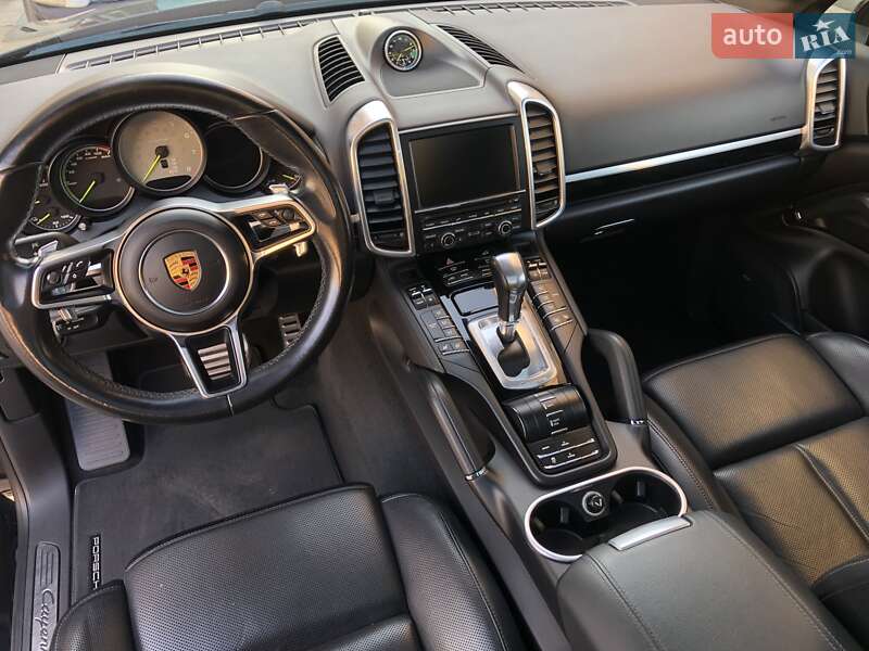Позашляховик / Кросовер Porsche Cayenne 2015 в Одесі